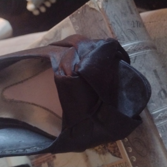 Paris Hilton Silkie twist tie peep toe $35 size 8 - Picture 2 of 4